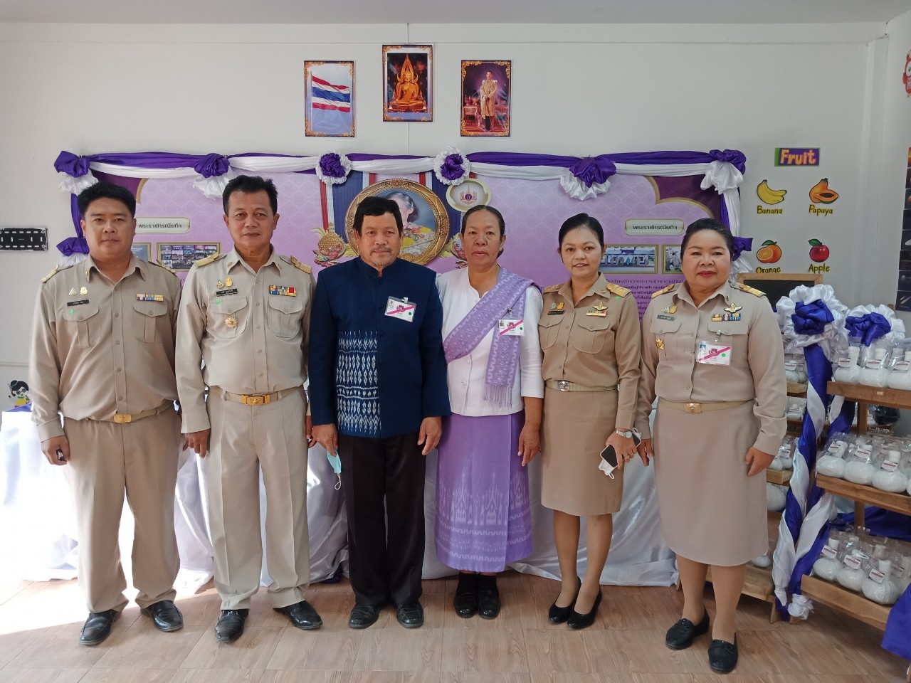 title - ผู้ตรวจราชการกรม สำนักงานการปฏิรูปที่ดินเพื่อเกษตรกรรม (ส.ป.ก.) เฝ้ารับเสด็จสมเด็จพระกนิษฐาธิราชเจ้า กรมสมเด็จพระเทพรัตนราชสุดาฯ สยามบรมราชกุมารี ณ โรงเรียนตำรวจตระเวนชายแดนบ้านห้วยดอกไม้ ตำบลวิศิษฐ์ อำเภอเมืองบึงกาฬ จังหวัดบึงกาฬ ผ่านสื่ออิเล็กทรอนิกส์ (ออนไลน์)